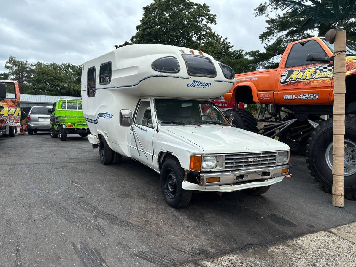1985 Toyota Pickup 4X2 2dr Regular Cab - photo 2