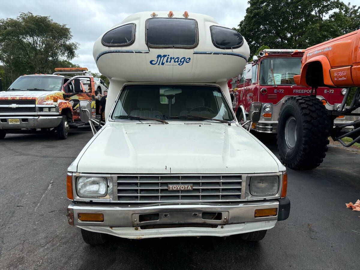 1985 Toyota Pickup 4X2 2dr Regular Cab - photo 9