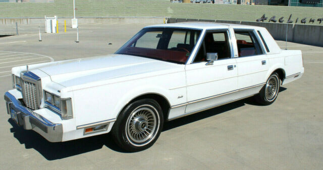 White w/ Red Int! Low 107K 1-Owner Miles - NO Reserve - w/ Smog Cert 1986 Lincoln Town Car White w/ Red Leather - 1 Owner NO RESERVE