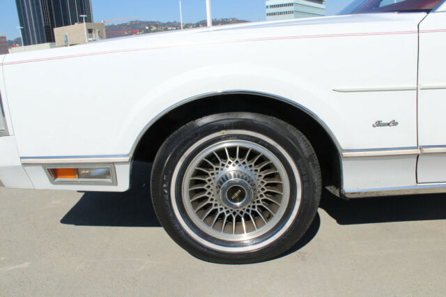 1986 Lincoln Town Car White w/ Red Leather - 1 Owner NO RESERVE - photo 12