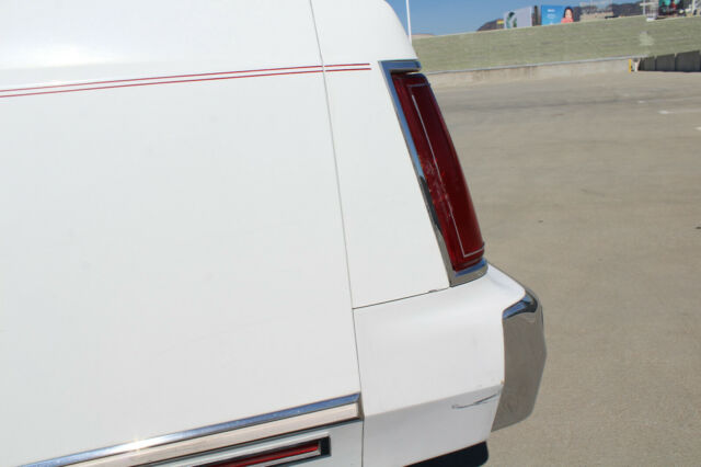 1986 Lincoln Town Car White w/ Red Leather - 1 Owner NO RESERVE - photo 13