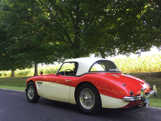 Wonderful colors, no reserve auction, both soft & hard tops, leather interior. 1960 Austin Healey 3000 2 door convertible