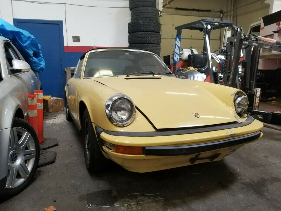 Yellow 1974 Porsche 911 Targa 1974 Porsche 911 Targa