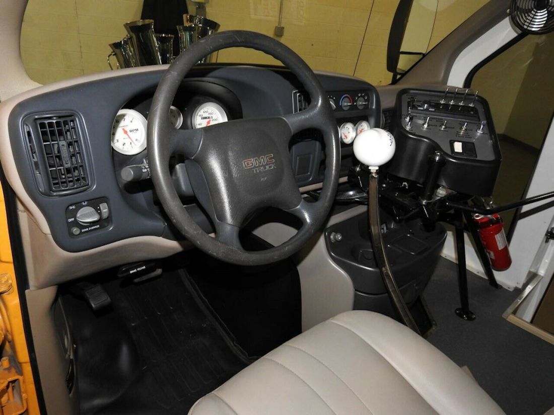 1985 GMC Vandura G2500 - photo 11