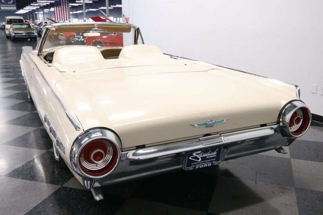 1962 Ford Thunderbird Convertible - photo 11