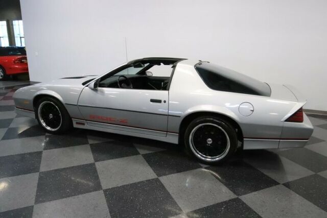 1985 Chevrolet Camaro IROC Z/28 Restomod - photo 9