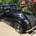 1937 Ford Tudor Sedan Delux (Hump)