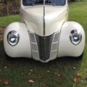 1940 Ford 2 Door Deluxe Sedan 01A