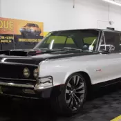 1965 Chrysler Newport Hemi Restomod 6-Speed