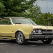 1967 Oldsmobile Cutlass Yellow 442