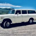 1970 IH Travelall 1100D 4x4