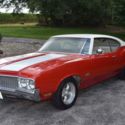 1970 Red and White Oldsmobile 442