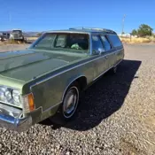 1976 Chrysler Town & Country Wagon Green