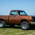 1976 dodge D-150 base 5.2l