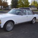 1977 CADILLAC SEVILLE 4 DOOR SEDAN 350 V-8