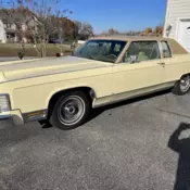 1979 Lincoln Town Car Yellow Town Coupé