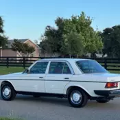 1981 Mercedes Benz 240 D Sedan Diesel 79,000 Original Miles 1 Owner runs excelle