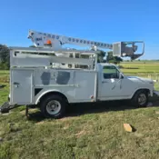 1984 ford f350.   BUCKET TRUCK