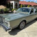 1984 Lincoln Town Car Sedan Green RWD Automatic