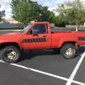 1984 TOYOTA 4x4 TRUCK SR5