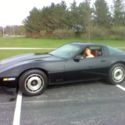 1985 chevrolet corvette , 4 speed, removable glass top . Nice !!!