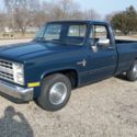 1985 Chevy truck/One owner/ All Original / Very nice / Incredible find!