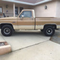 1985 gmc sierra classic four wheel drive       chevy c10 short bed