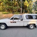 1985 Toyota Pickup Pickup White RWD Automatic XTRACAB RN56 DLX