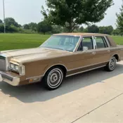 1986 Lincoln Town Car Sedan Brown Signature Series