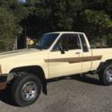 1986 TOYOTA 4x4 5spd EXT cab 22re CLEAN !