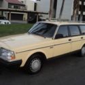 1986 Volvo 240 DL Wagon ( Very Clean )   NO RUST!..............