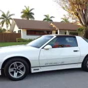1987 IROC Z - WHITE / RED - 350 - T-TOPS -  25600 ORIG.  MI. - 100% MINT COND.
