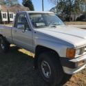 1987 Toyota Pickup 2-Door 4WD / 5 speed / 22R / 2.4L