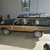 1988 Jeep Grand Wagoneer SUV Black 4WD Automatic