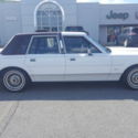 1988 Lincoln Town Car Sedan 4-Door 5.0L V8 RWD