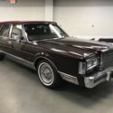 1988 Lincoln Town Car Signature 4dr Sedan Automatic 4-Speed RWD V8 5.0L Gasoline