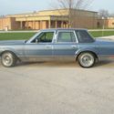 1988 LINCOLN TOWN CAR SIGNATURE SERIES, LOW MILES NICE RIDE