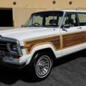 1989 Jeep Wagoneer 4x4 / 5.9L V8 / Auto / Sunroof / Cruise Control / Roof Rack
