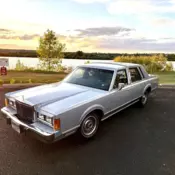 1989 Lincoln Town Car Sedan Blue