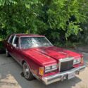 1989 Lincoln Town Car Sedan Red RWD Automatic SIGNATURE