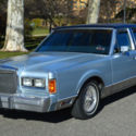 1989 Lincoln Town Car Signature Series 4D Sedan