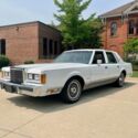 1989 Lincoln Town Car Signature Series  White Sedan 5.0 Liter V8