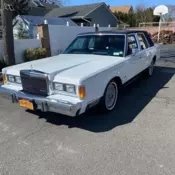 1989 Lincoln Town Car White RWD Automatic SIGNATURE SPECIAL