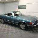 1989 MERCEDES BENZ 560 SL. FIRST OWNER BELIEVED TO BE ACTOR/DIRECTOR ROB REINER