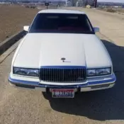 1990 Buick Riviera White FWD Automatic