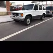 1990 Isuzu Trooper White