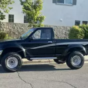 1990 Toyota Pickup Black 1/2 TON SHORT WHEELBASE DLX