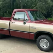 1992 DODGE D150 LE 90k miles , 5.2 Magnum engine, A/C, 4 Spd Auto w/overdrive