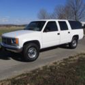 3/4 ton 4x4 Suburban 2500 ONLY 84k MILES w Fuel Injected 5.7L 350 Auto Overdrive