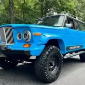 cherokee chief jeep restomod, four door, perfect condition, restored V8